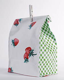 a98535_0701_strawberrybag_l